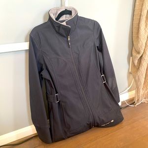 Women’s Free Country form fitting Jacket/Soft Shell w/ Buckles (M)